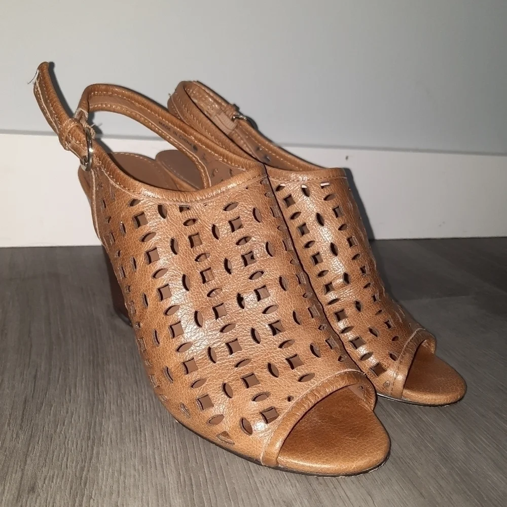 Tommy Bahama Cayman Slingback Leather Cutout Wedge Heels